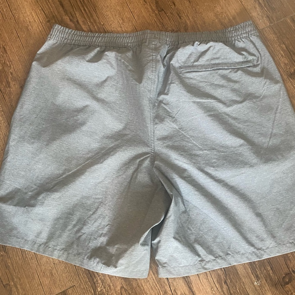 GAP Gray Athletic Shorts Lightweight and Stylish - Picture 2 of 4
